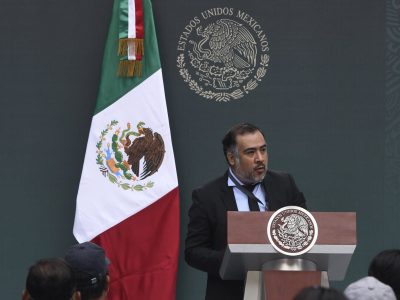 Fiscal del caso Ayotzinapa no está impedido para investigar el caso, afirma juez federal