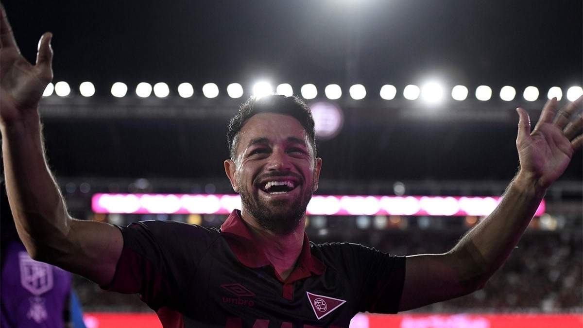 Lautaro Acosta se retiró.