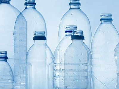 No tires las botellas de plástico: mirá cómo hacer tu propia huerta sin nada de espacio
