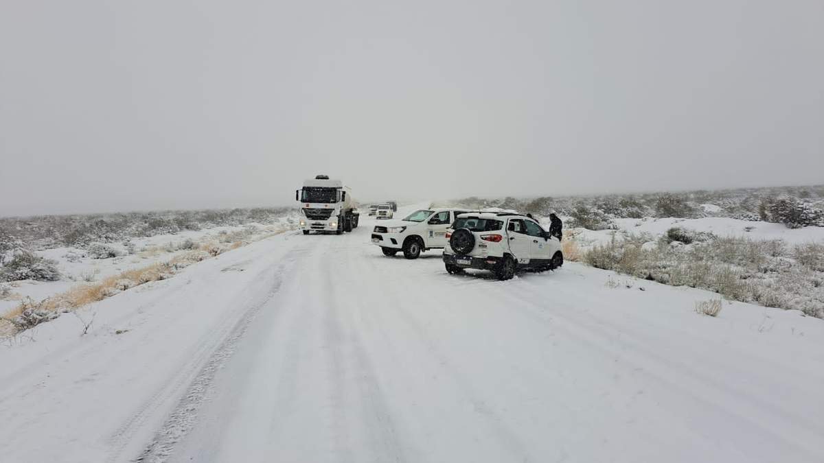 En algunas rutas hay nieve sobre el asfalto. Fuente: (Twitter)