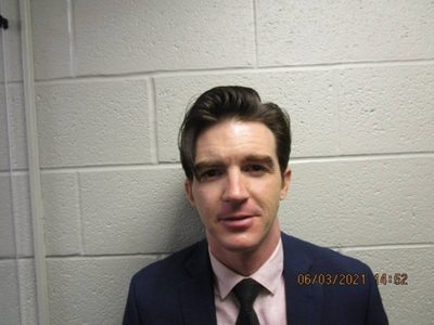 Arrestan a Drake Bell por delitos contra menores