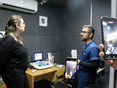 Dos niñas pudieron escuchar por primera vez gracias a una intervención realizada en Centenario