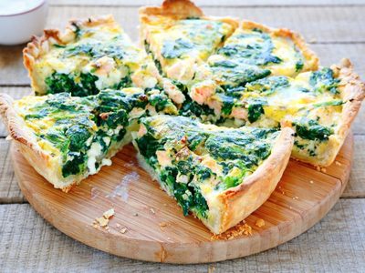 Tarta de acelga: sencilla, deliciosa y muy rendidora, la receta perfecta que salva tus comidas