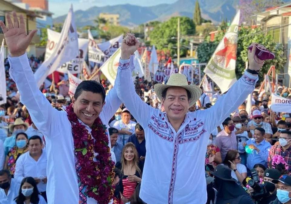 El dirigente nacional de Morena junto a Salomón Jara