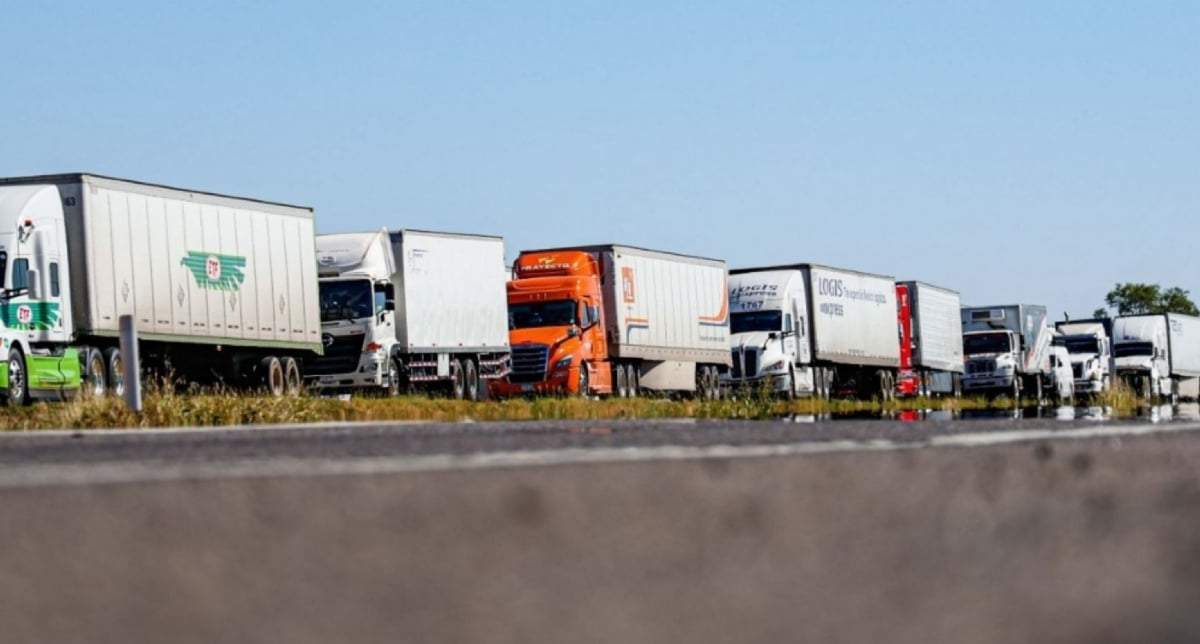 Transportistas bloquearon la carretera Culiacán-Mazatlán, en el municipio de Culiacán