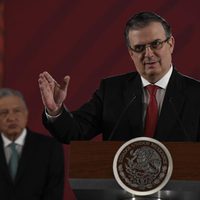 No hay acuerdos secretos con EU, revira Ebrard