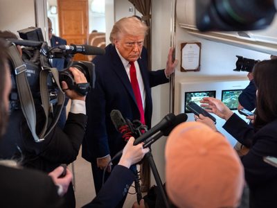 Donald Trump respalda a dueños de equipos en Grandes Ligas para fijar tope salarial