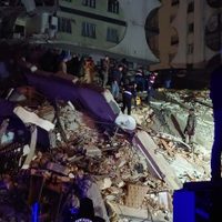 Terremoto de 7.8 golpea Turquía y Siria y mata a mil 300 personas