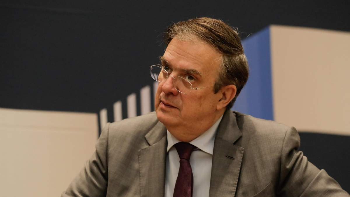 Marcelo Ebrard en la asamblea general de la American Society de México