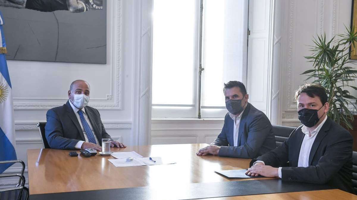 El secretario Darío Martínez, el ministro Juan Manzur y el subsecretario Federico Basualdo. Fuente: (Twitter)