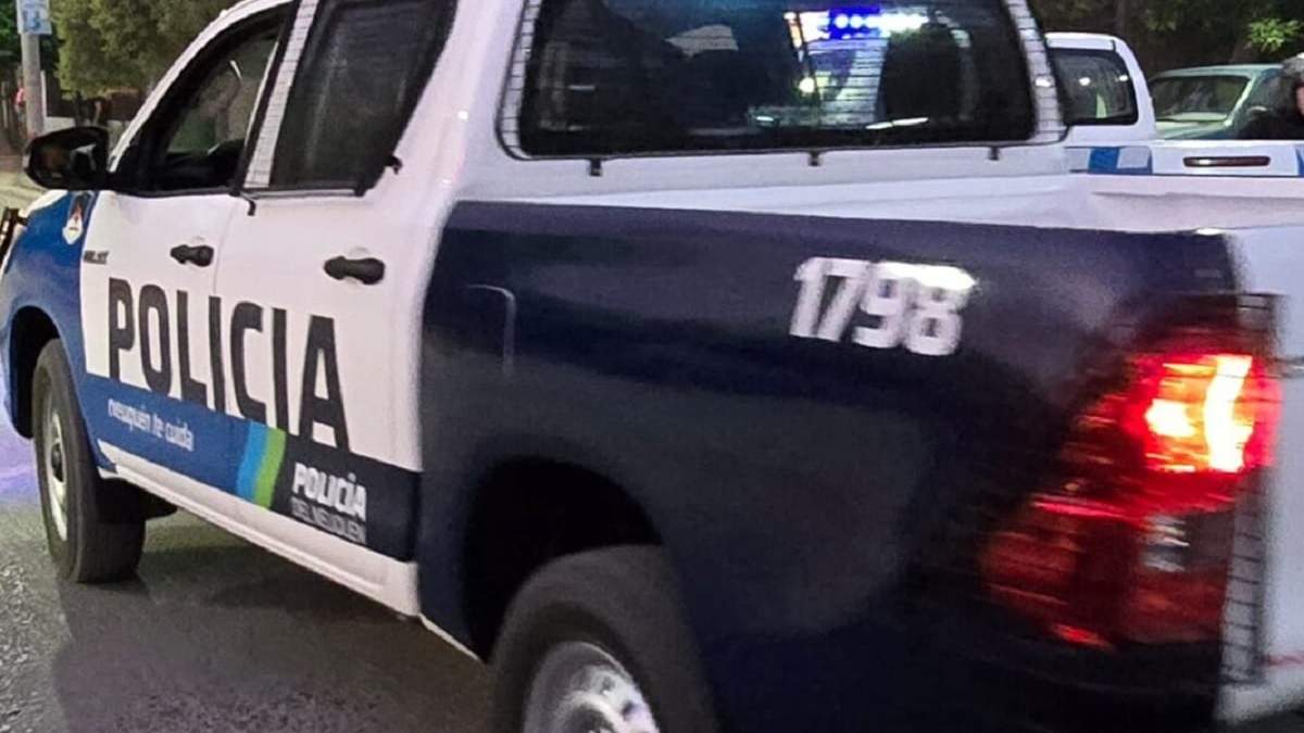 El hecho ocurrió a las 7 de la mañana en el barrio Huemul de Centenario y movilizó a policías de la comisaría 52. Fuente (Centenario Digital)