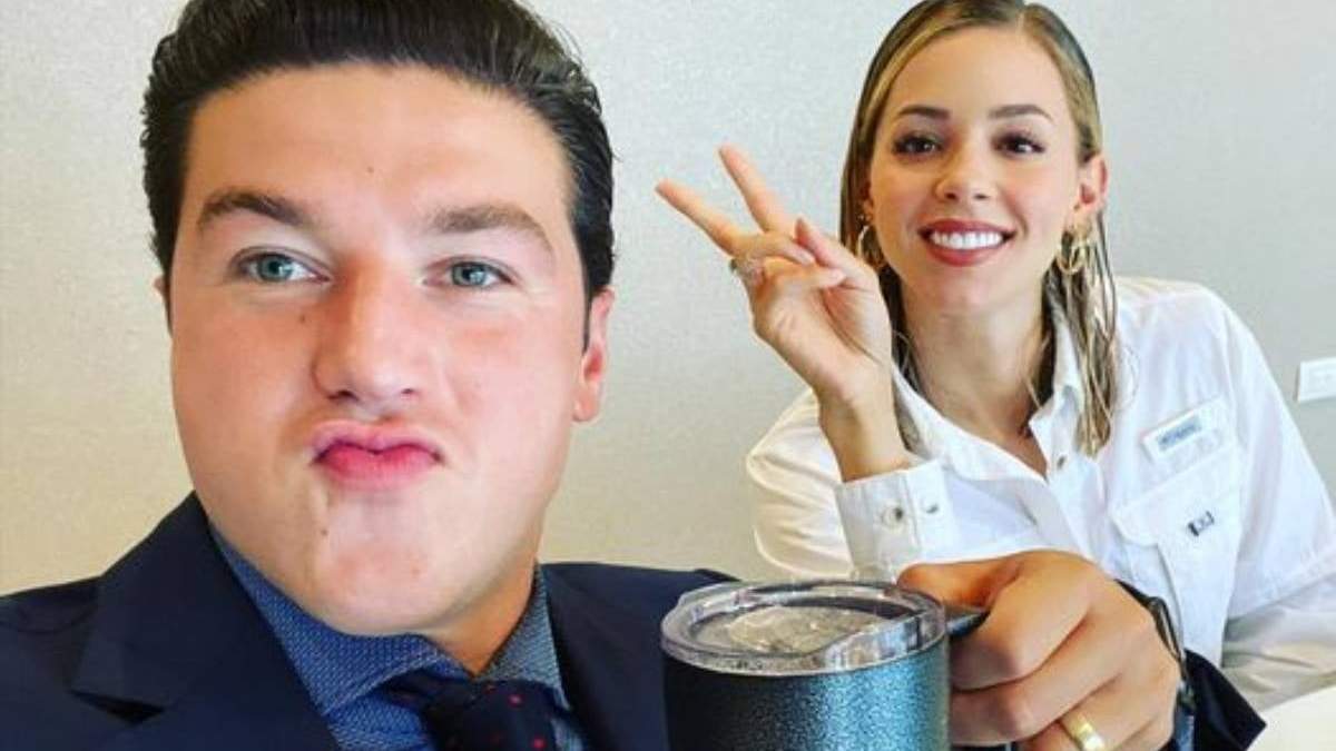 Samuel García y su esposa Mariana Rodríguez