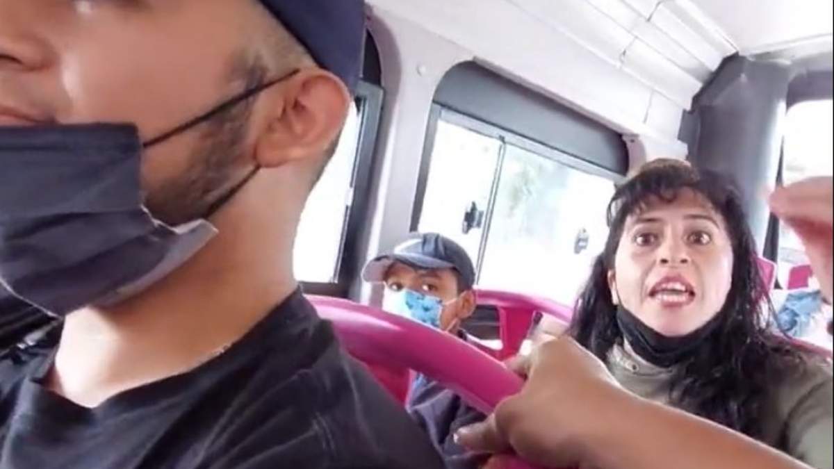 Discusión en el Metrobús