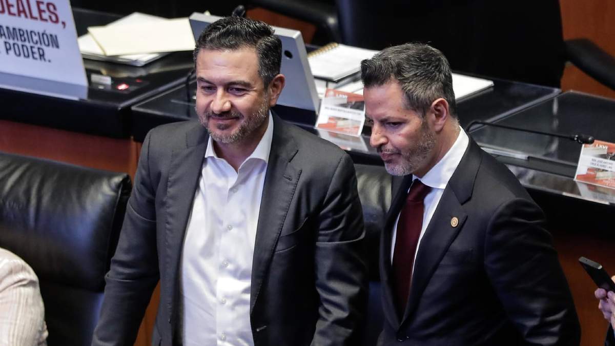 Los senadores, morenistas, Miguel Angel Yunes y Alejandro Murat, durante sesión ordinaria