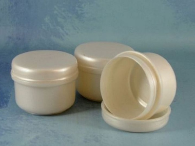 No tires los envases de baño de crema: con solo 2 unidades, creá este jarrón vintage y con mucha onda