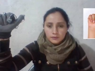 Egresadas del IPN crean "manos que hablan", guantes que traducen el lenguaje de señas
