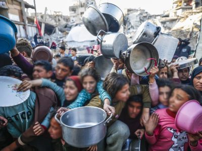 La ayuda humanitaria no llega a Gaza, solo han ingresado 900 camiones
