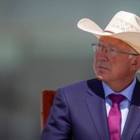 Legisladores texanos piden al embajador Ken Salazar que interceda por empresas de EU en México