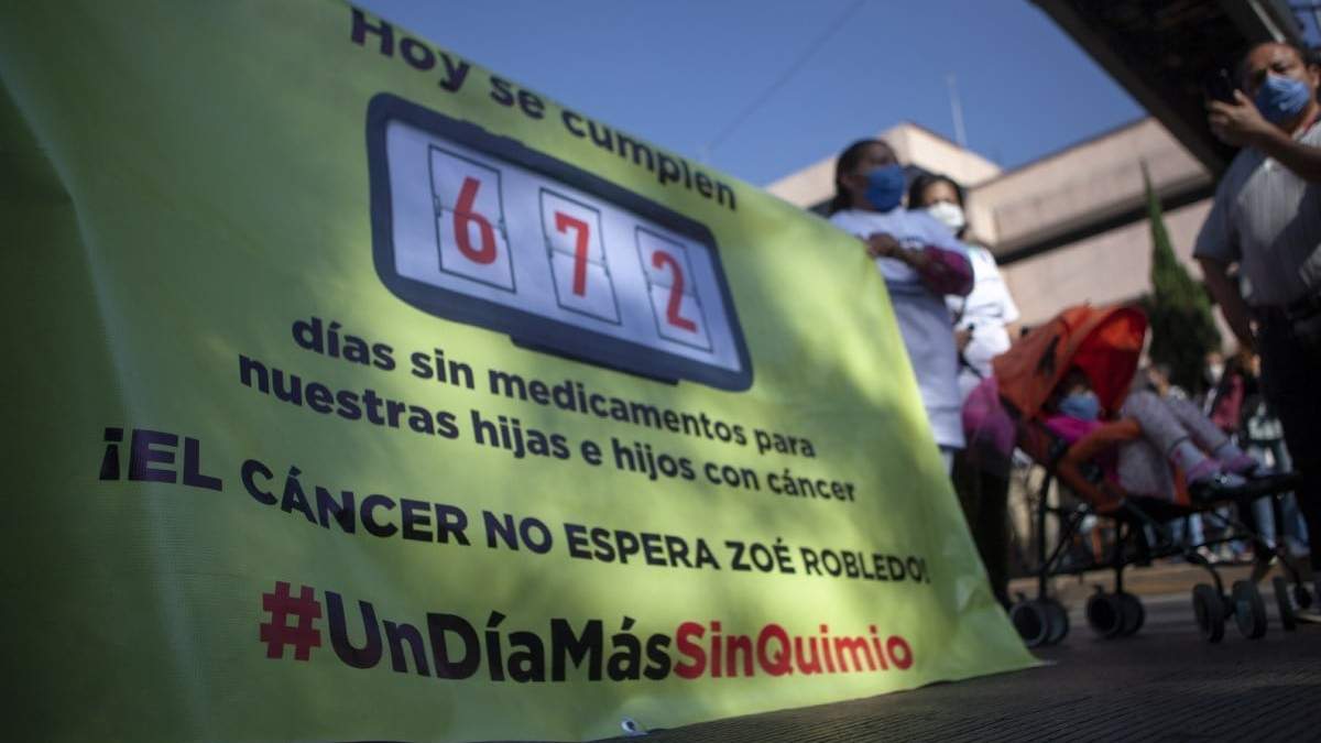Padres de niños con cáncer que reclaman falta de medicamentos