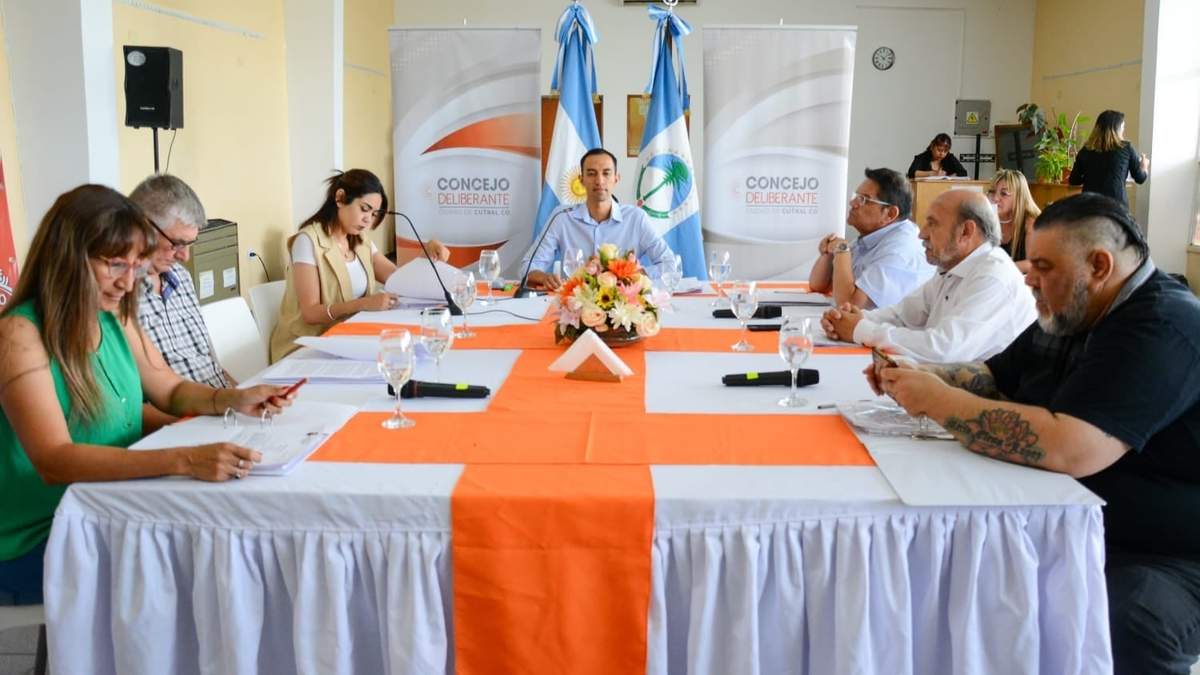 Sesión del Concejo Deliberante de Cutral Co en contra del DNU. Fuente: (Concejo Deliberante)