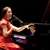 En concierto, Julieta Venegas apoya despenalizar el aborto