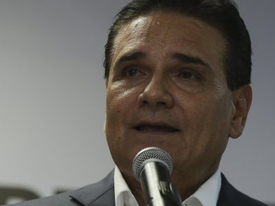 Silvano Aureoles consigue nuevo freno contra orden de captura