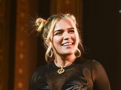 La reveladora bata de Karol G que robó las miradas de todos sus fanáticos
