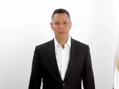 Alejandro Murat renuncia al PRI inconforme con la alianza con PAN y PRD