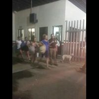 Tras amotinarse, mil 300 migrantes se fugan de la Estación Migratoria Siglo XXI (Video)