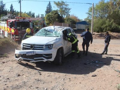 Conductor alcoholizado cruzó el semáforo en rojo en plena Ruta 7, provocó un triple choque y volcó