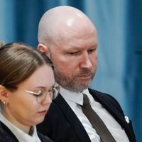 Asesino masivo de Noruega acusa nuevamente a gobierno de violar sus derechos