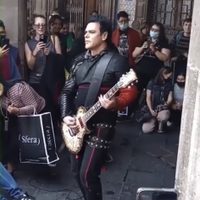 Richard Kruspe de Rammstein da miniconcierto en el Zócalo; Sheinbaum le agradece (Videos)