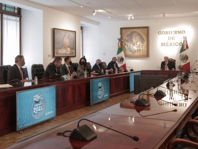 AMLO anuncia acuerdo para concretar su plan de telefonía móvil en todo el país
