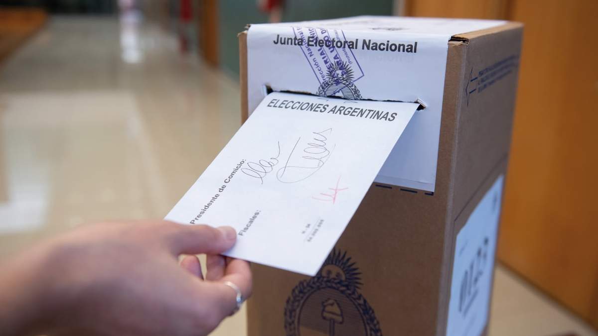Las personas con coronavirus están exentas de la obligatoriedad del voto. Fuente: (Twitter)