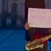 Delatan a candidato del PES por revictimizar a la saxofonista María Elena Ríos