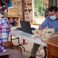 Nestlé lanza el primer programa de protección de vida familiar para caficultores
