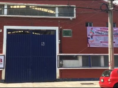 Vacíos, a puerta cerrada y sin transparencia: así operan los centros de acopio de Morena en CDMX