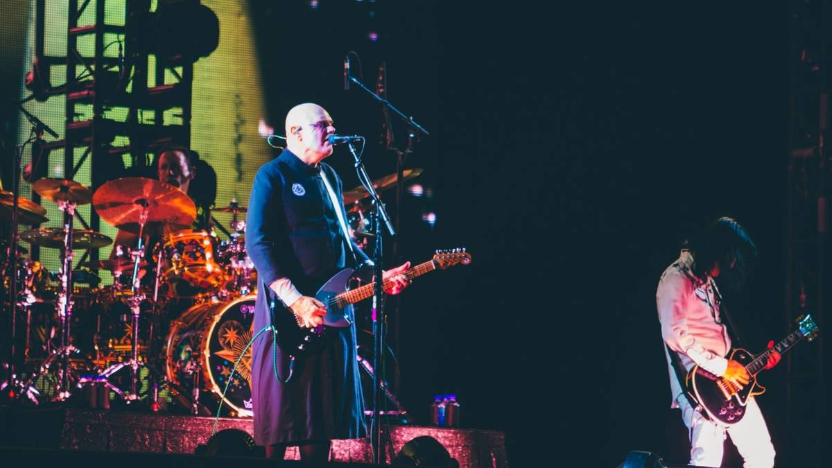 Billy Corgan en el escenario principal