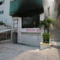 Incendian maestros edificio de la Secretaría de Educación en Guerrero