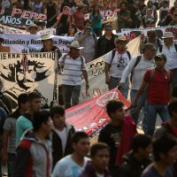 A una década de la represión en Atenco, repudian con marcha invasión de tierras
