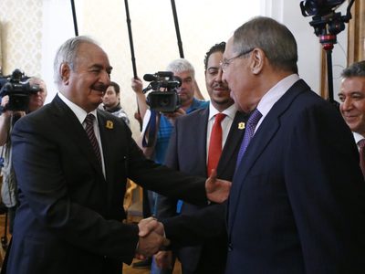Después de nueve meses de intensos combates, Libia alcanza un alto al fuego