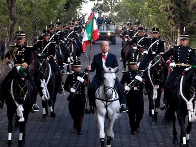 Calderón recuerda su Marcha de la Lealtad: "la tradición era celebrarla en Castillo de Chapultepec"