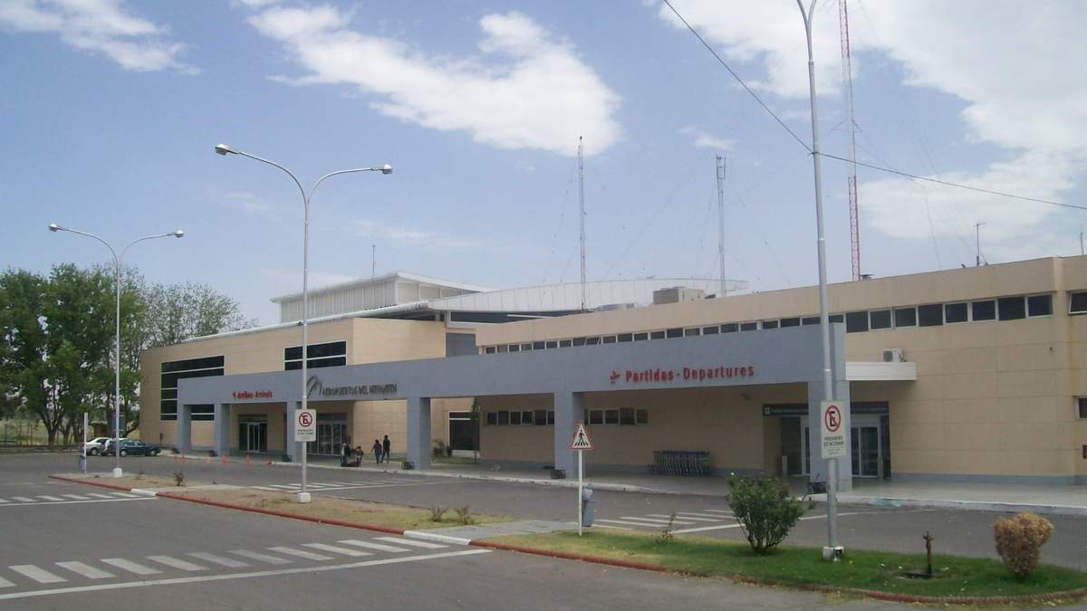 El aeropuerto de Neuquén entre los que más vuelos registra. Fuente: Facebook
