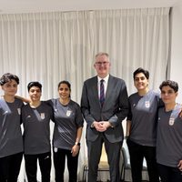 Australia concede asilo a 5 jugadoras de selección femenil iraní de futbol