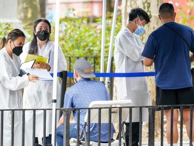 China recomienda no tocar a extranjeros o personas llegadas de países con viruela del mono