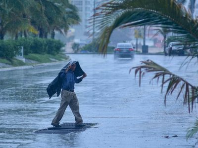 Huracán Flossie amenaza con ser categoría 2; lluvias torrenciales el martes en estas entidades