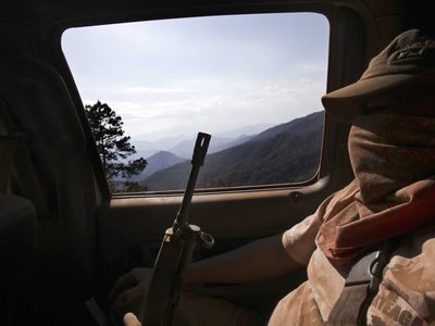 Gobernador de Michoacán culpa a autodefensas de extorsionar a limoneros
