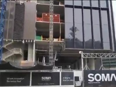 Placas de mármol caen sobre trabajadores en Polanco; uno murió