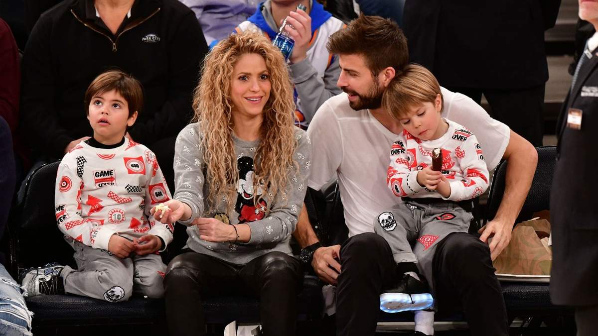 Shakira y Gerard Piqué con sus hijos. Fuente: (Instagram)
