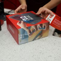 Clientes hacen largas filas en tiendas para recibir la nueva Nintendo Switch 2 (Video)